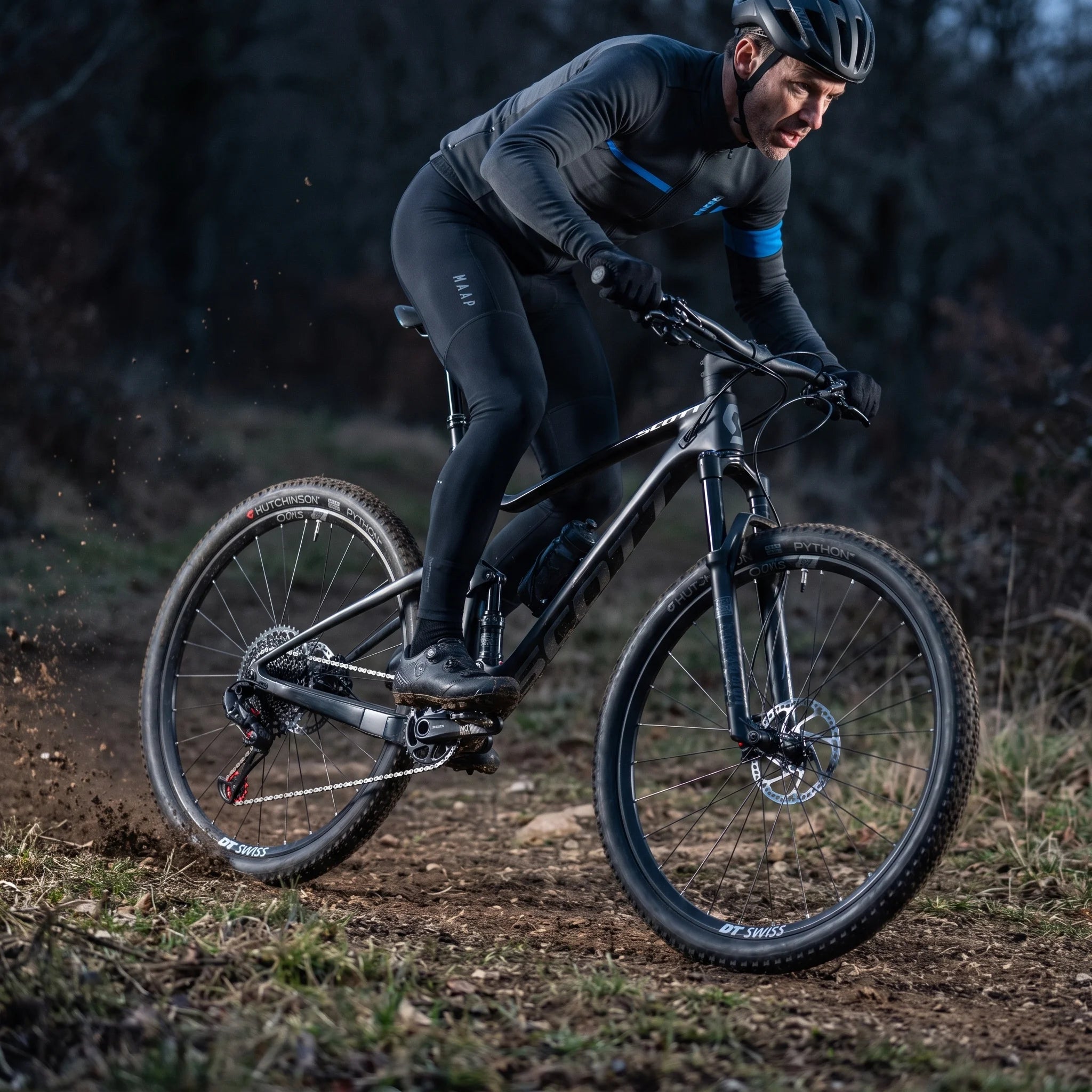 999 € au lieu de 3 299 €. Le vélo, pas le prix neuf.